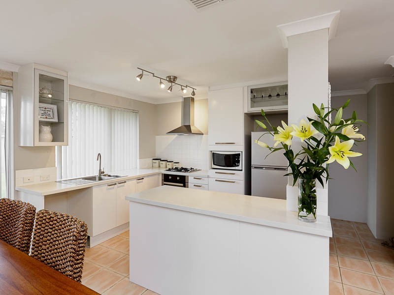 16 Seabrook Place, Success WA 6164