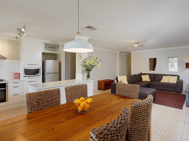 16 Seabrook Place, Success WA 6164