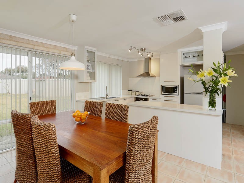 16 Seabrook Place, Success WA 6164