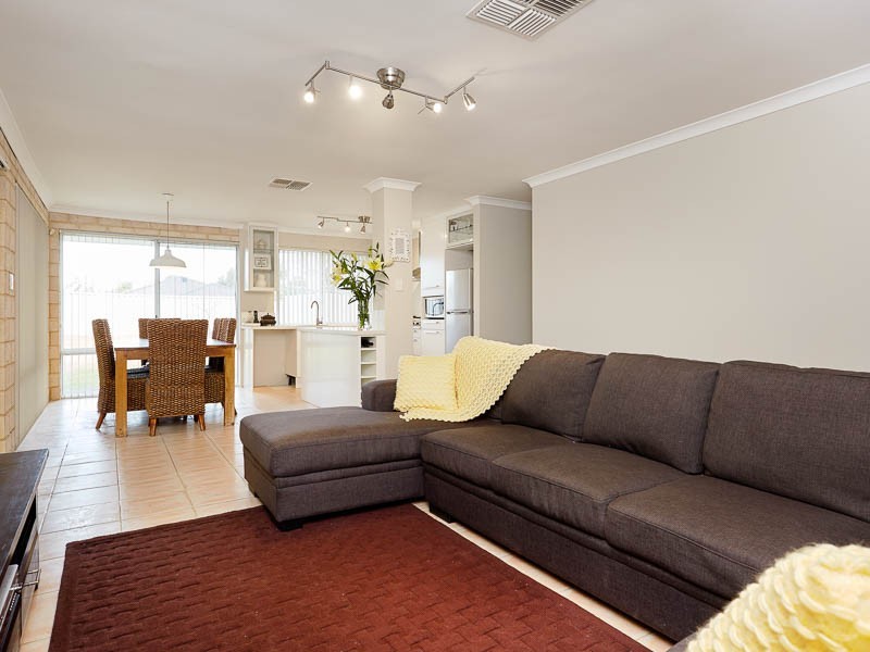 16 Seabrook Place, Success WA 6164