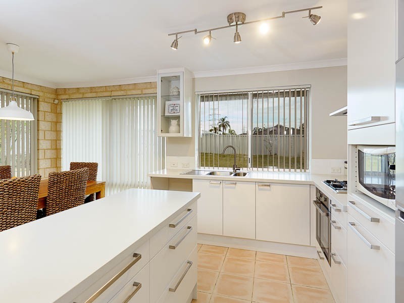 16 Seabrook Place, Success WA 6164