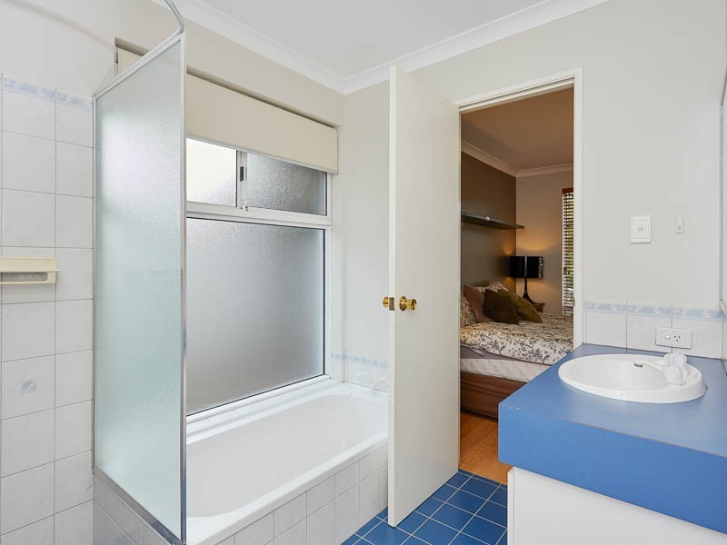 16 Seabrook Place, Success WA 6164