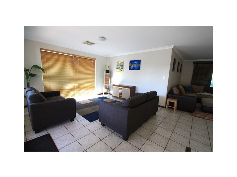 14 Impson Gardens, South Lake WA 6164