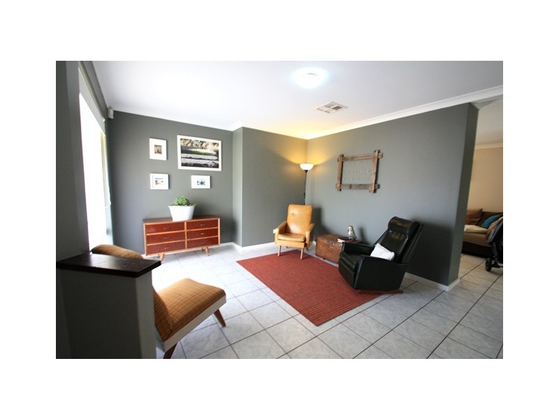 14 Impson Gardens, South Lake WA 6164
