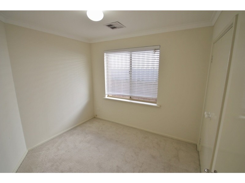 5 Nancy Way, Coogee WA 6166