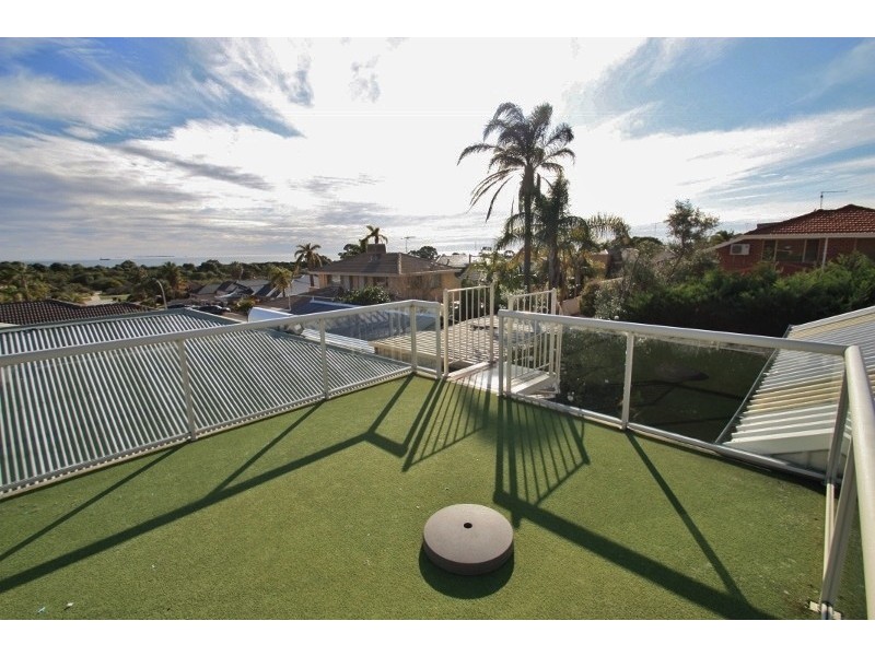 5 Nancy Way, Coogee WA 6166