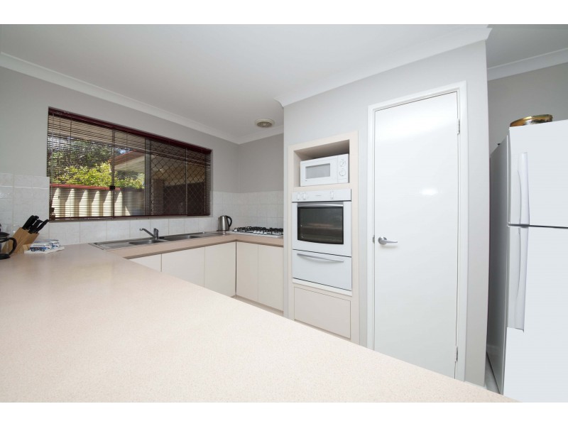 18a Kotisina Gardens, Munster WA 6166