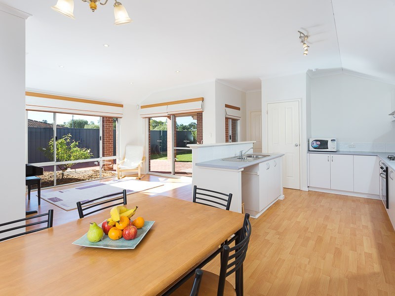 14 Ellis Road, Kardinya WA 6163