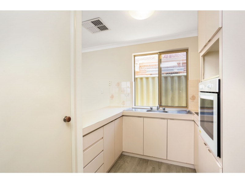 3/17 Moore Gardens, Kardinya WA 6163