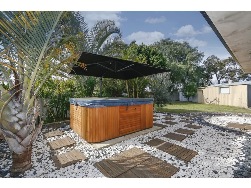 10 Alpin Court, Coolbellup WA 6163