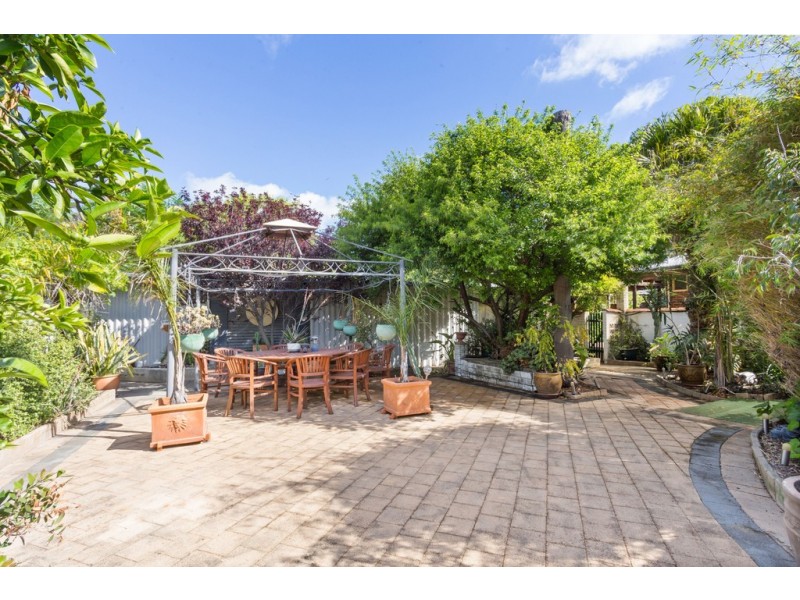 12 Hillier Crescent, Hamilton Hill WA 6163