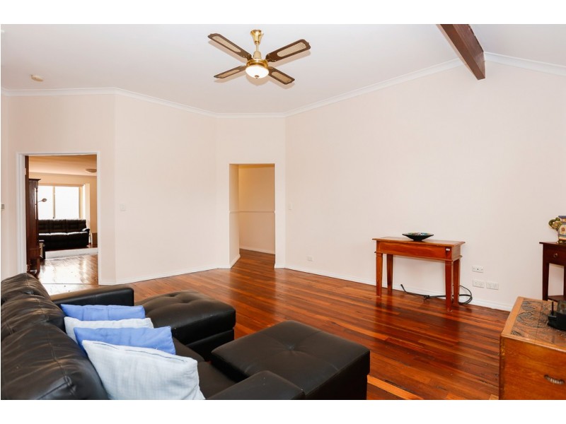12 Hatch Place, Bibra Lake WA 6163
