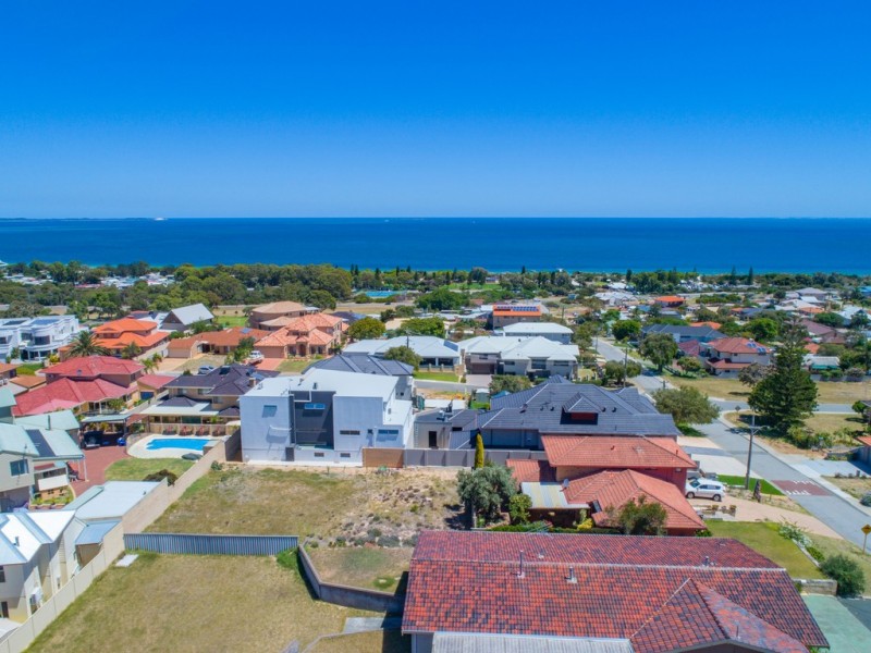 37B Beach Road, Coogee WA 6166