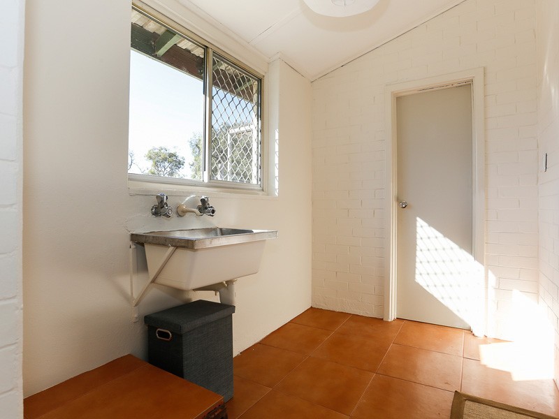 16 Counsel Road, Coolbellup WA 6163