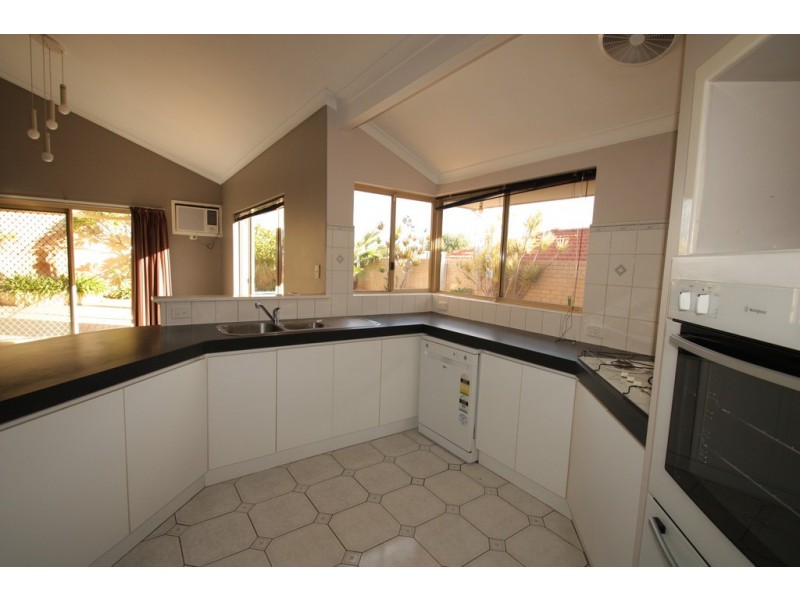 28 Arlington Loop, Coogee WA 6166