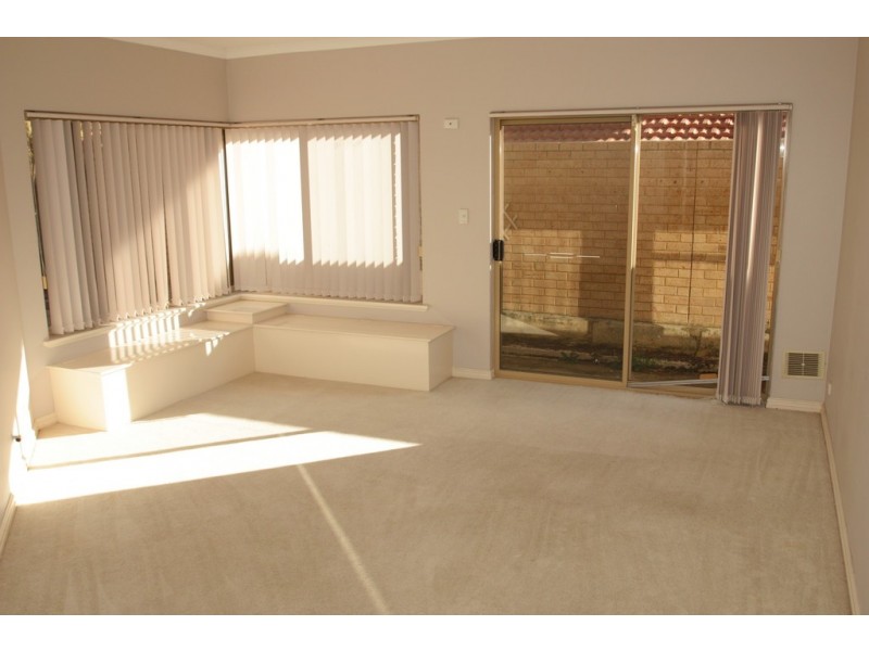 28 Arlington Loop, Coogee WA 6166