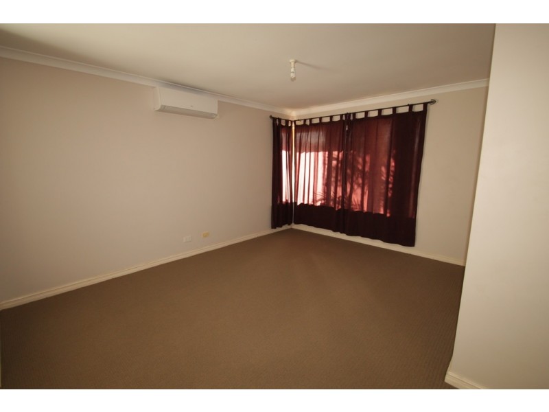 28 Arlington Loop, Coogee WA 6166