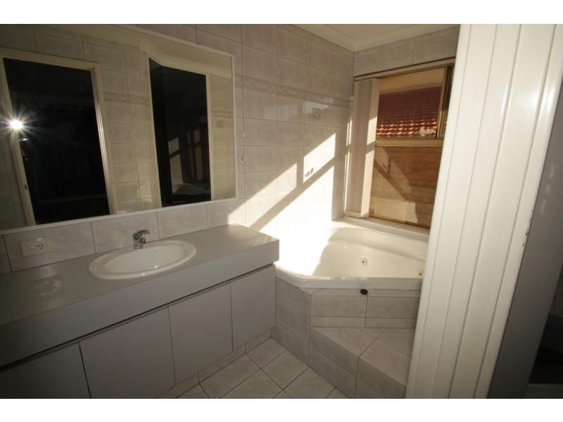 28 Arlington Loop, Coogee WA 6166