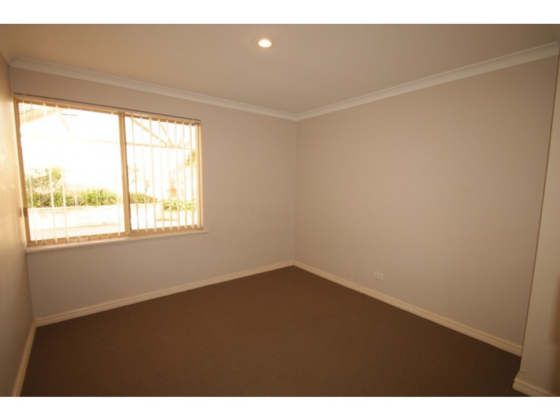 28 Arlington Loop, Coogee WA 6166