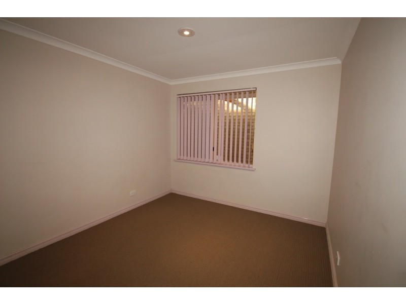 28 Arlington Loop, Coogee WA 6166