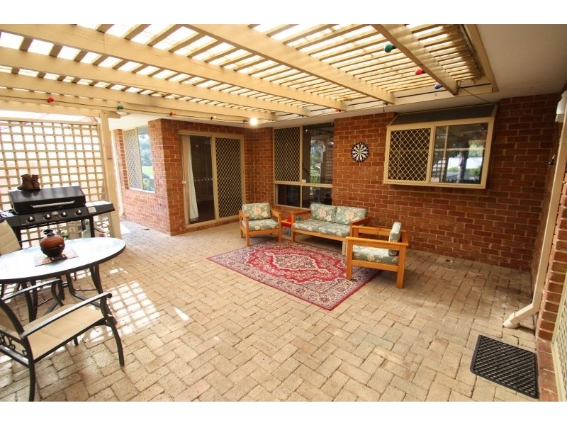 2 Austen Street, Munster WA 6166