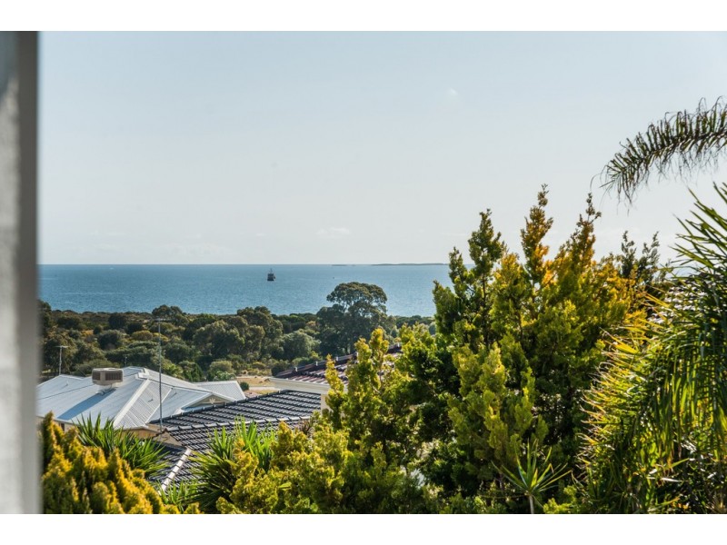 11 Porpoise Court, Coogee WA 6166