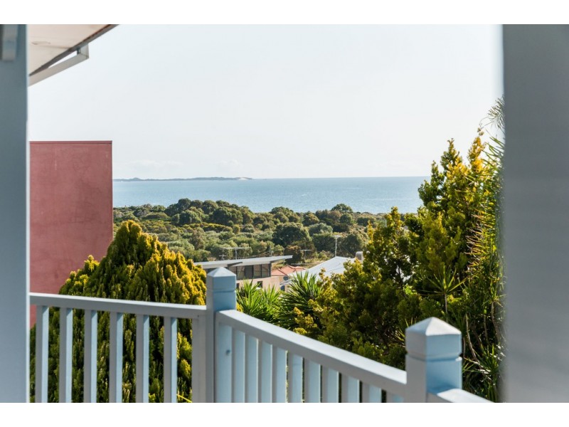 11 Porpoise Court, Coogee WA 6166