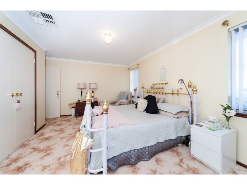 11 Porpoise Court, Coogee WA 6166