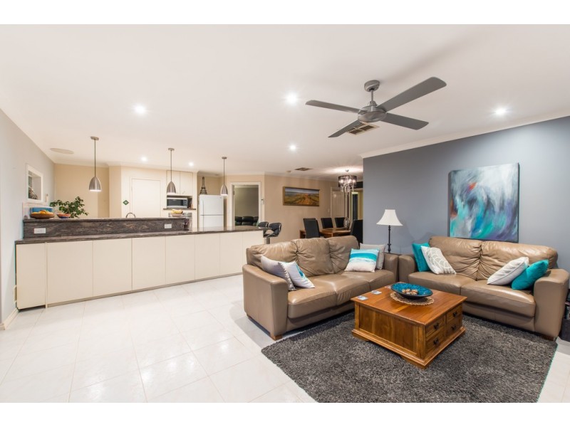 25 Geordie Court, Coogee WA 6166