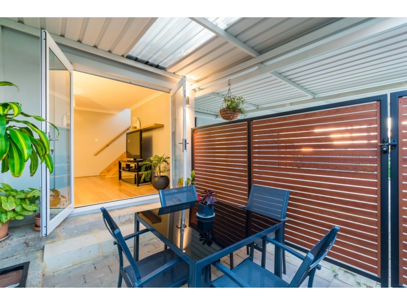 25 Geordie Court, Coogee WA 6166