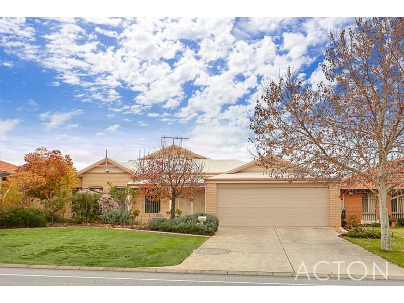 139 Parkway Road, Bibra Lake WA 6163