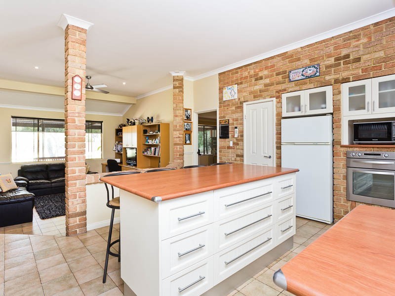 7 Ara Cove, Wandi WA 6167