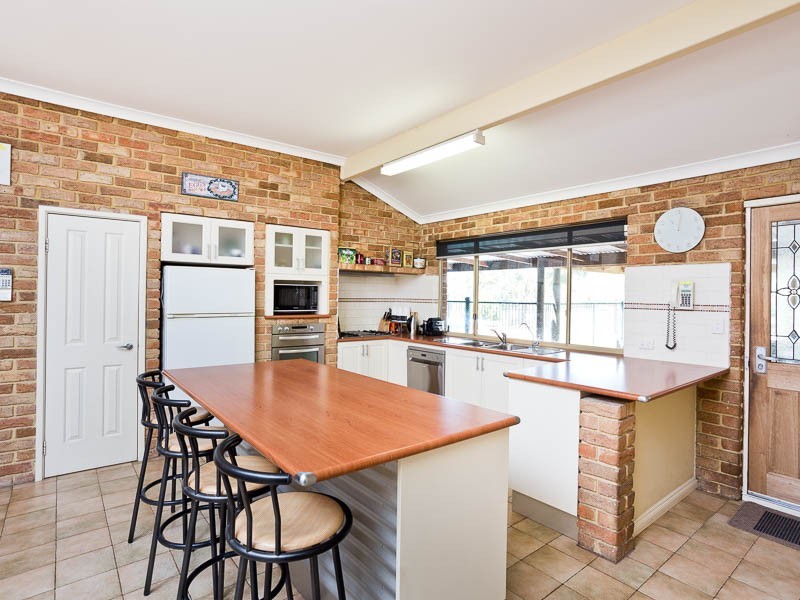 7 Ara Cove, Wandi WA 6167