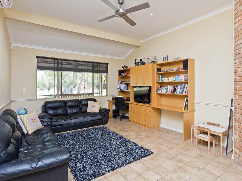 7 Ara Cove, Wandi WA 6167