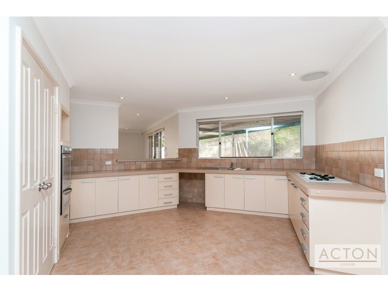 2 Picotee Mews, Coogee WA 6166