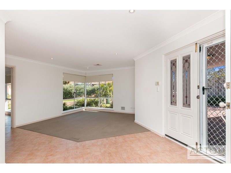 2 Picotee Mews, Coogee WA 6166