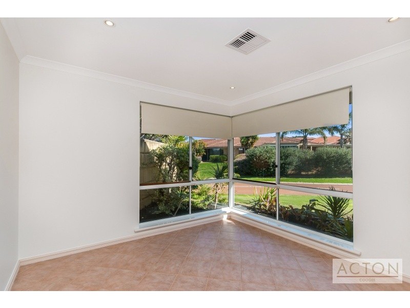 2 Picotee Mews, Coogee WA 6166