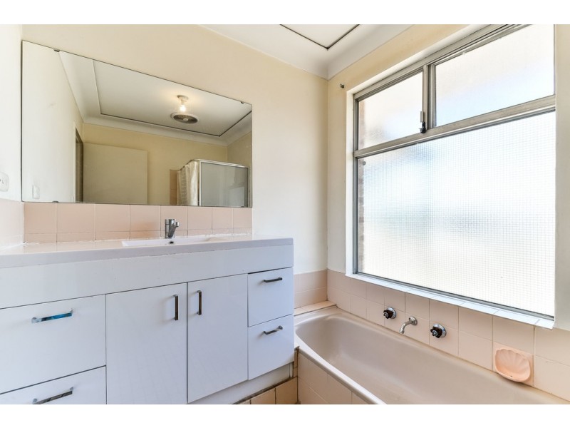 3 Peters Way, Bibra Lake WA 6163