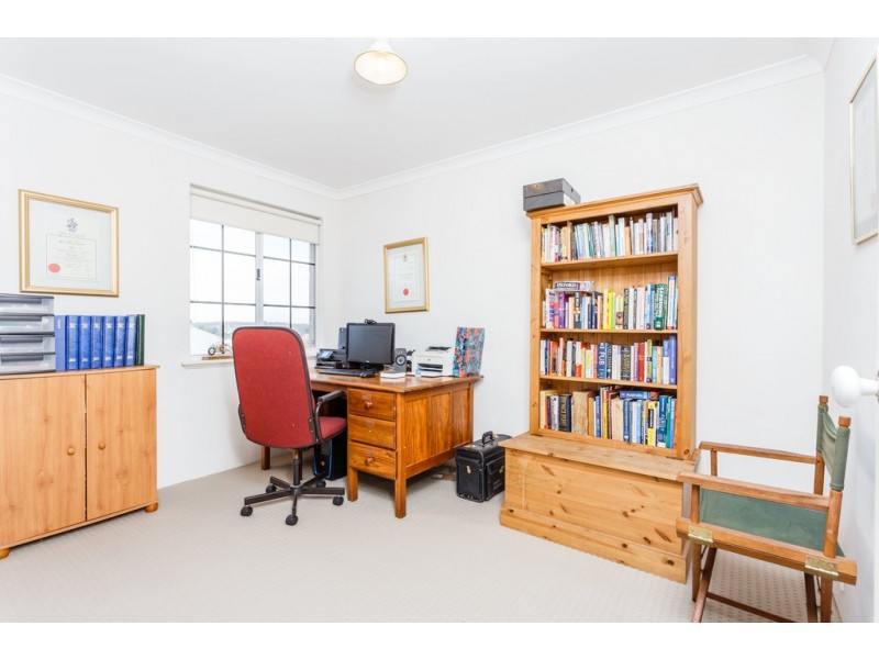 15 Peel Road, Coogee WA 6166