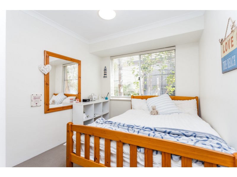 15 Peel Road, Coogee WA 6166