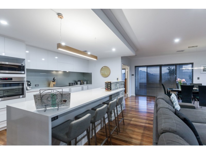 1 Katsura Gardens, Munster WA 6166