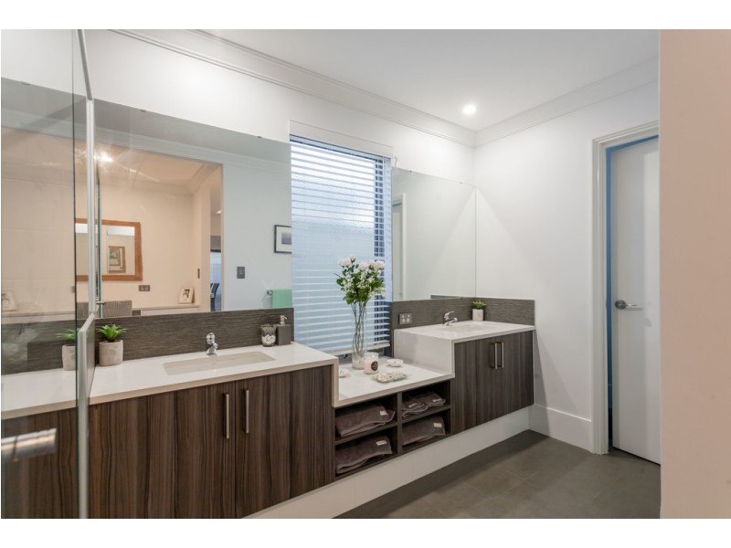 1 Katsura Gardens, Munster WA 6166