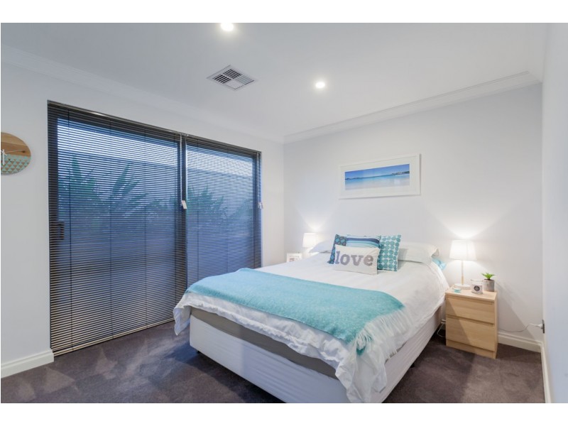 1 Katsura Gardens, Munster WA 6166