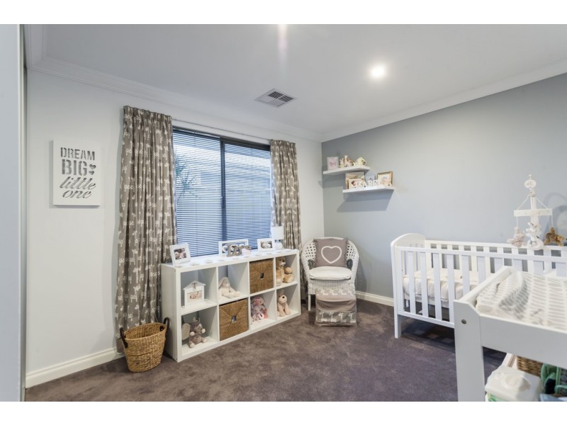 1 Katsura Gardens, Munster WA 6166