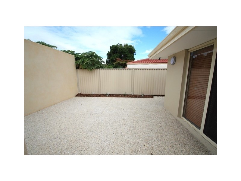 8B Bickley Crescent, Manning WA 6152