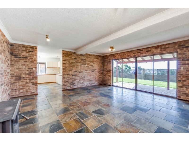 21 Anitra Court, Coogee WA 6166