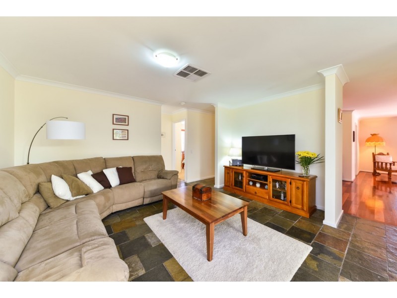 4 Sheridan Court, Munster WA 6166