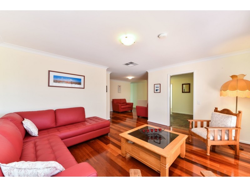 4 Sheridan Court, Munster WA 6166