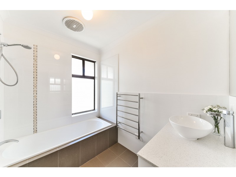 4 Sheridan Court, Munster WA 6166