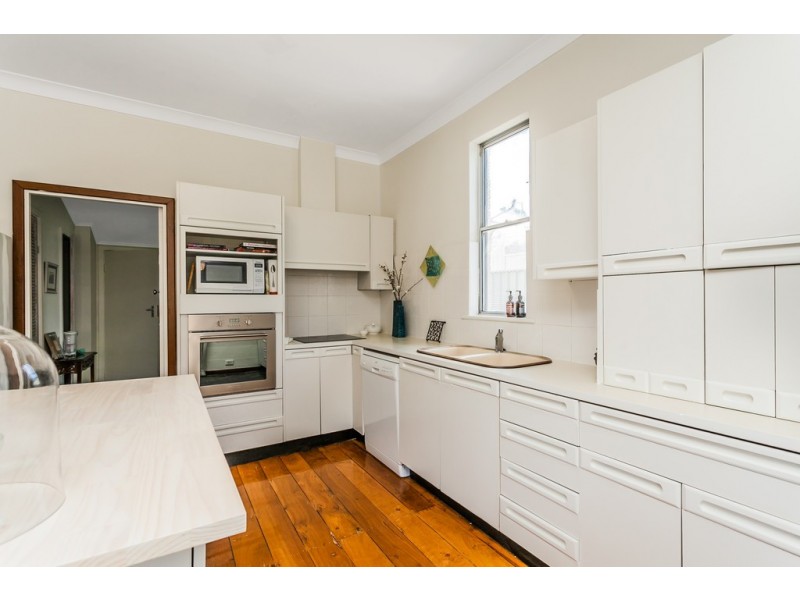 9 Instone Street, Hilton WA 6163